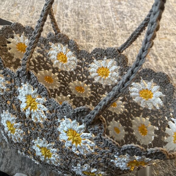 Neiman Marcus Beige Floral Daisy Knitted Beach Straw Tote Bag - Picture 4 of 6